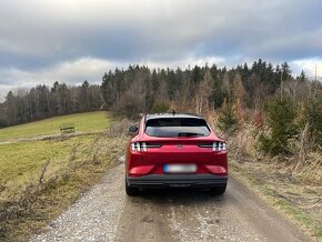 Ford Mustang Mach-E,záruka 98kWh bat.,tažné,+DPH - 6