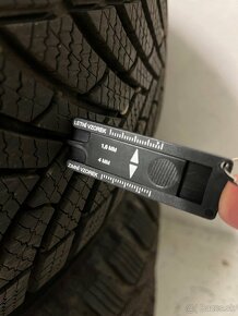 predám zimné pneumatiky 215/65R17 Semperit - 6