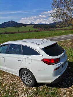 Predám Hyundai i30 combi 1.6 CRDI family - 6