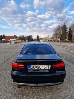 BMW e92 320i coupe manuál - 6