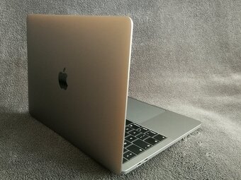 MacBook Pro 13,3" (2019) - 6