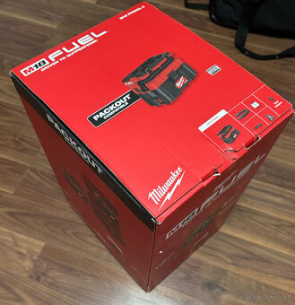 Milwaukee M18 FUEL ™ PACKOUT ™ mokrý / suchý vysávač - 6