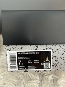 Jordan 4 Military Black - 6