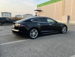 Tesla S - 6