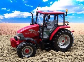 Model traktor mc cormick1:32(zetor,john deere, claas - 6