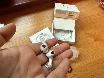 Apple AirPods (3. generácia) s MagSafe nabíjacím puzdrom - 6