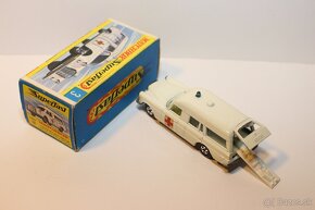 Matchbox SF Mercedes Benz Binz ambulance - 6