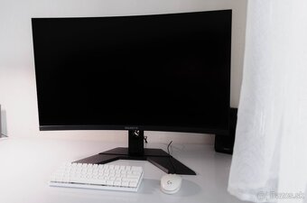 Predám Herný Monitor GIGABYTE G32QC A 32" 165Hz - 6