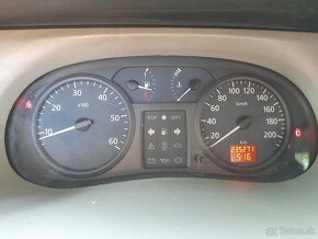 Renault Trafic 235tis z roku 2002 - 6