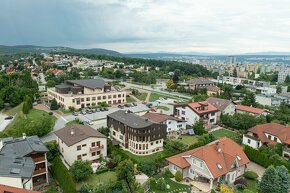 NA PREDAJ RODINNÁ VILA IDEÁLNA AKO VIACGENERAČNÉ BÝVANIE ALE - 6