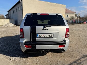 Jeep Grand Cherokee SRT8 6.1 Hemi V8 - 6