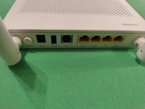 Modem Huawei EchoLife 8145V5 a TP Link TL-WN822N adaptérWiFi - 6