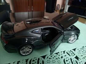 Predám Chevrolet Camaro 1:18  Maisto - 6