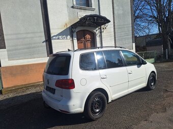 VW TOURAN 1,6 TDI DSG AUTOMAT KLÍMA  ŤAŽNÉ - 6