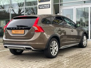 Volvo V60 Cross Country D4 4x4,  REZERVOVANE - 6