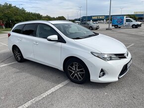 Toyota auris touting sport 2.0 diesel, 91kw / 6 M/T - 6