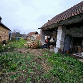 Veľký pozemok so starým domom pri Jaslovských Bohuniciach (R - 6