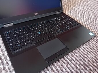 DELL Latitude 5570 so 4jadrom i5 a 2x GPU /intelHD a AMD 2GB - 6