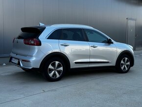 Kia Niro Hybrid Platinum - 6