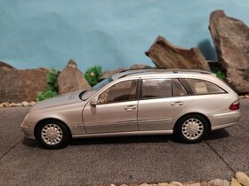 prodám model 1:18 mercedes benz E class combi - 6