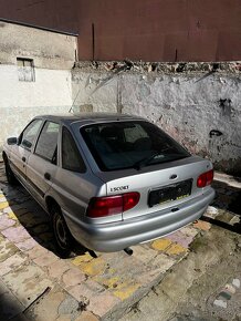 Ford Escort ghia 1999 1.8 - 6