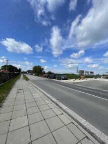 Veľký pozemok určený na výstavbu rodinných domov, všetky IS - 6