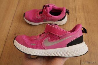 Dievčenské tenisky NIKE č. 29,5 (VL 18,8 cm) - 6