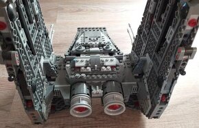 Lego Star Wars 75104- Kylo Ren's Command Shuttle - 6