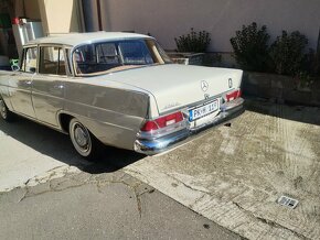 Mercedes 230S W111 heckflosse - 6