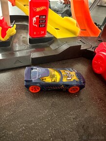 Hot Wheels Toxic Gorilla Slam - 6