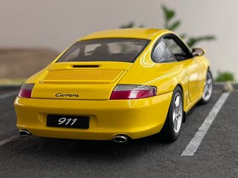 1:18 PORSCHE 911 Carrera - AUTOart - 6