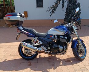 Suzuki GSX 1400 - 6