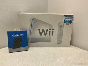 Nintendo Wii - 2 ovladače - 300G HDD plný her - USA - 6