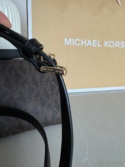 Michael Kors crossbody kabelka - 6