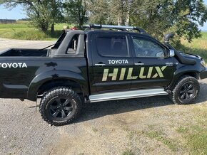 Toyota Hilux 3.0 - 6