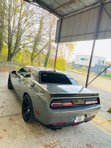 Dodge Challenger 6.2 Hemi SRT Hellcat 717HP - 6