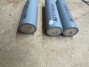 Predám použité články batérií, batérie ICR 18650 2000mAh 3,7 - 6