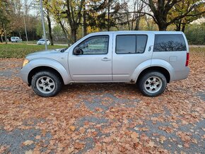 Nissan Pathfinder 2.5 dci 128kw 4x4 - 6