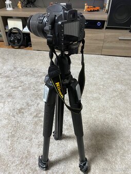 Nikon D3200 + statív Manfrotto - 6