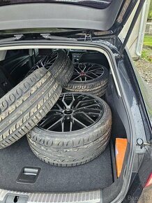 235/40R19 kompletná sadá diskov z pneu - 6