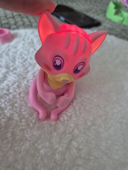 Hatchimals Lietajúca víla,veverička,mačky,domčeky - 6