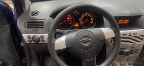 Opel Astra H 1.6 - 6