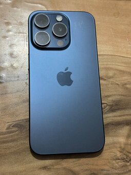 Predám Apple iPhone 15 PRO 128GB Blue Titan Minimálne známky - 6