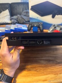 PS4 Slim 500gb AKO NOVÉ + 2x ovládač + 6 hier - 6