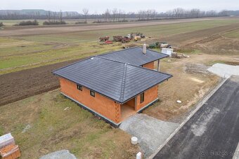 NA PREDAJ 4 IZBOVÝ BUNGALOV S MOŽNOSŤOU DOKONČENIA DO HOLODO - 6