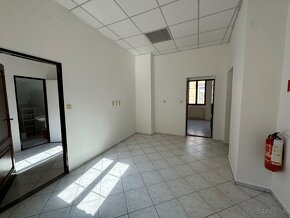 Prenájom kancelárskeho priestoru - 52 m² Nitra, Farská - 6