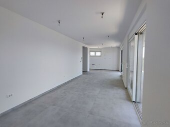 Trojizbový byt s terasou, 108 m², výhľad na more, 100 m od m - 6