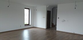 Rodinný dom s garážou, UP 180 m2,  v novej štvrti DS - 6