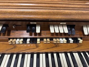 The Hammond 935 Organ - 6