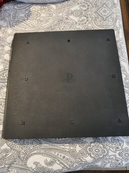 Predám Playstation 4 Pro 1 TB - 6